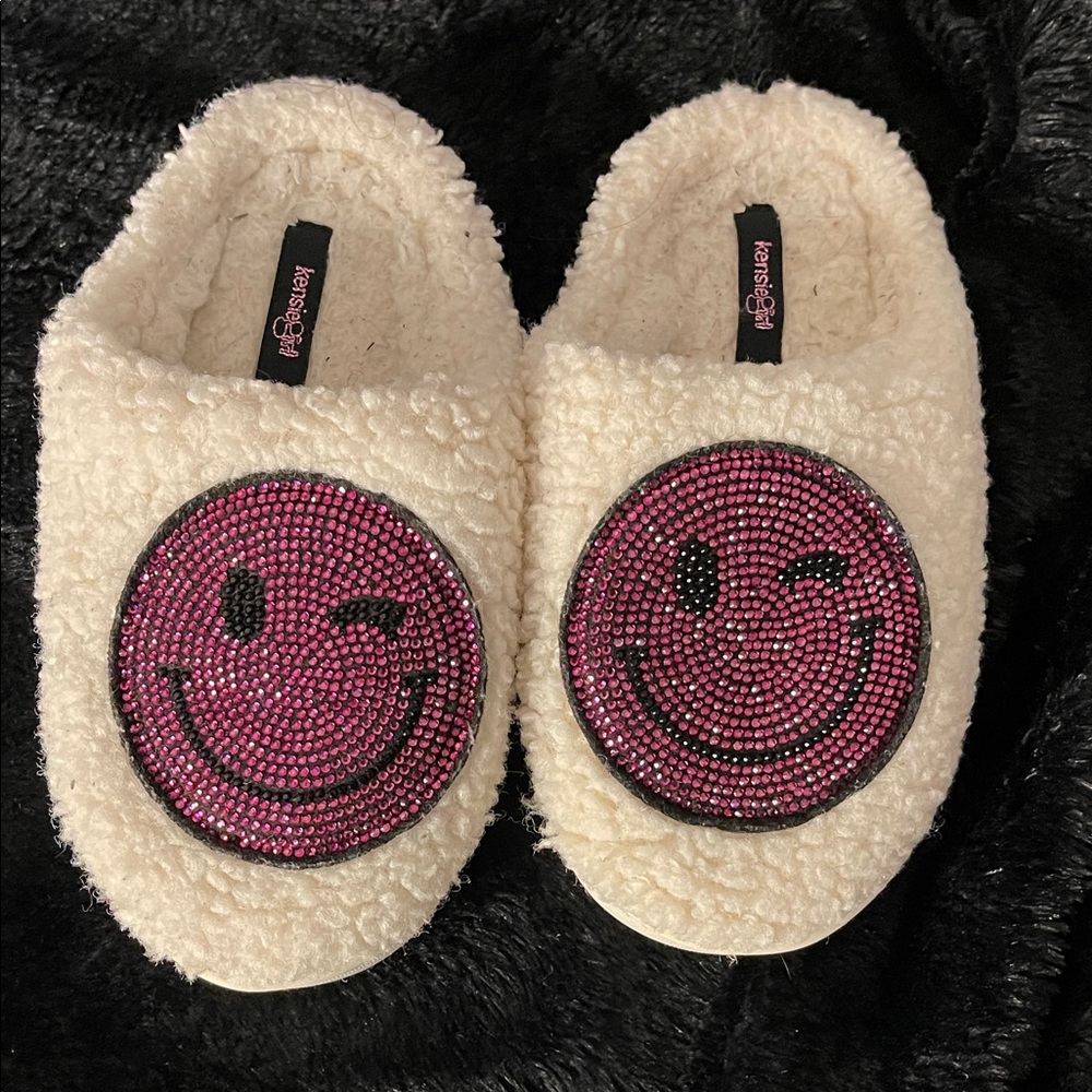 Kensie Girl Cream Smiley Face Slippers with Pink Winking Face